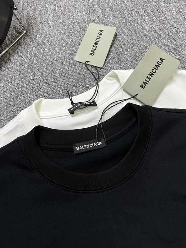 ブランドTシャツ側面デザイン